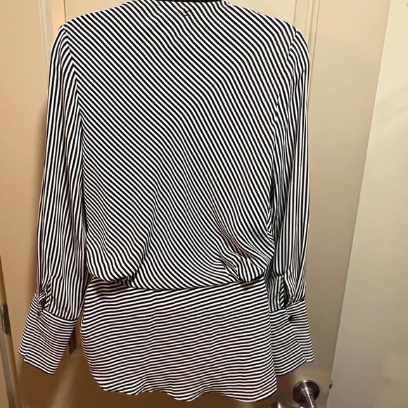 Gorgeous Badgley Mischka Black & White Top Small Excellent condition - Picture 2 of 6